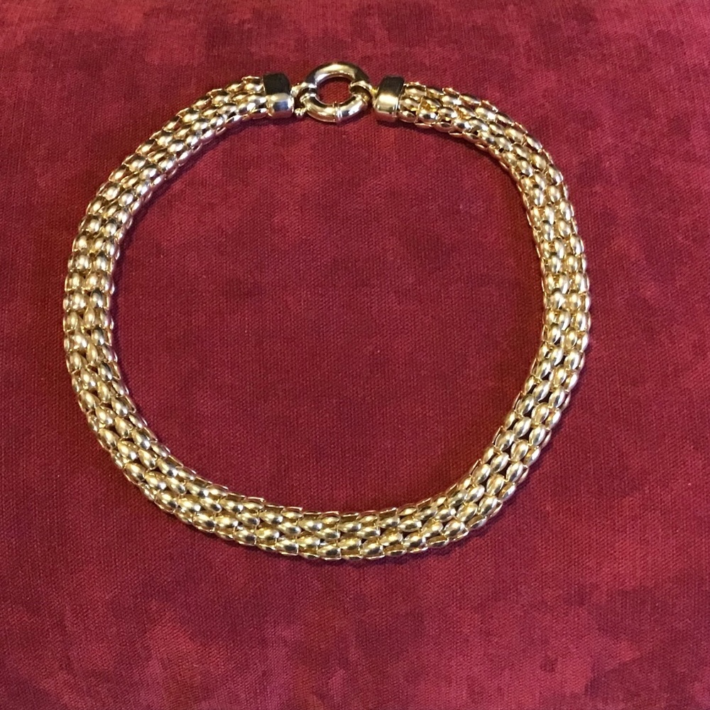 Gold necklace..no finish loss..no maker mark that I see